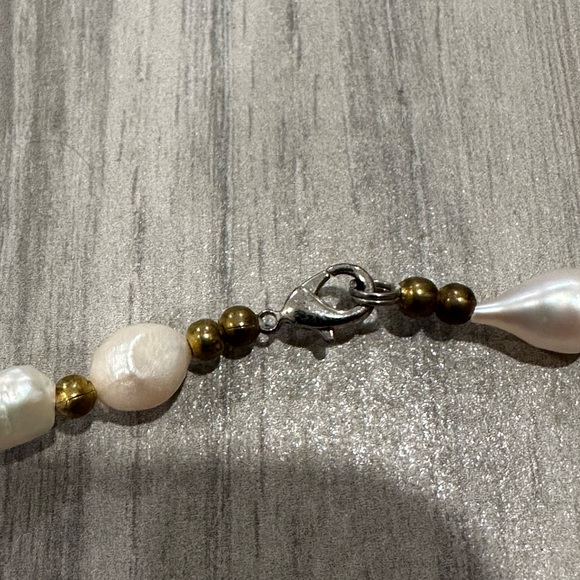 Trendy Natural Freshwater Pearl & Tiny Gold Beads Necklace - Picture 4 of 9